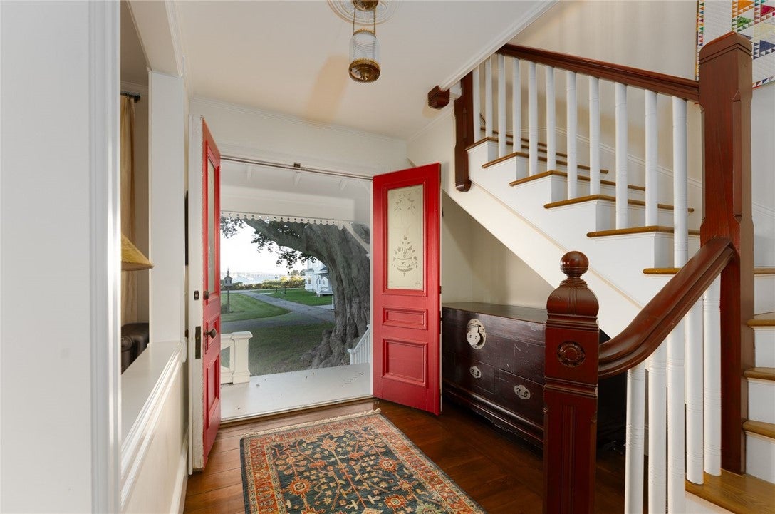 60 Poppasquash Road