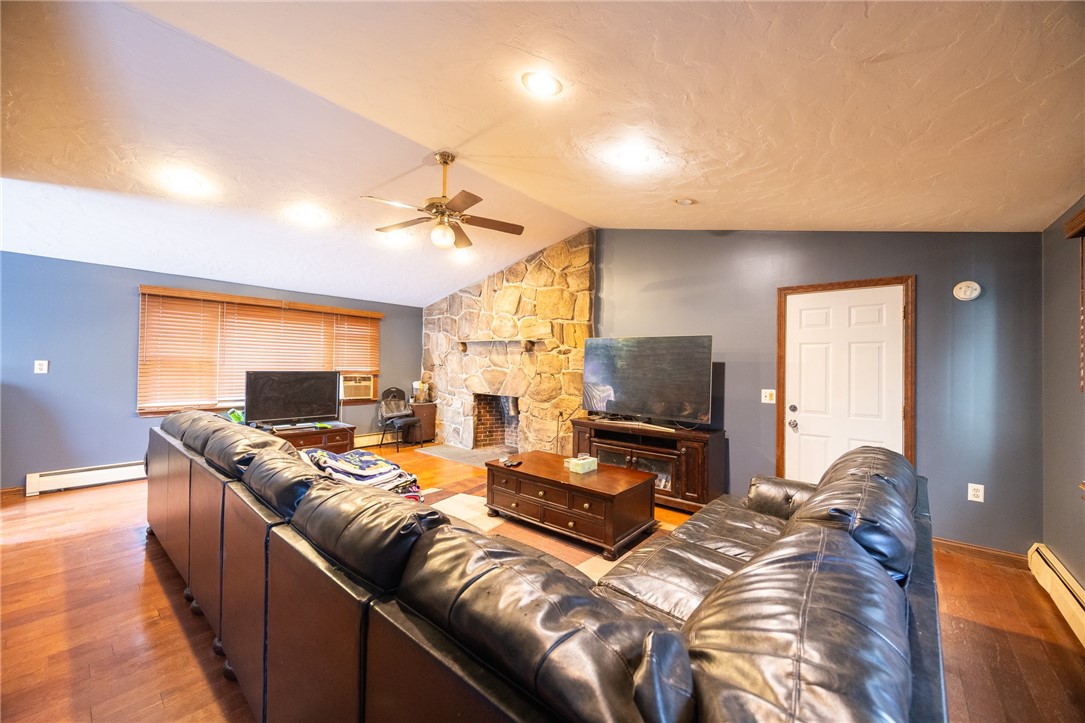 584 Hartford Pike