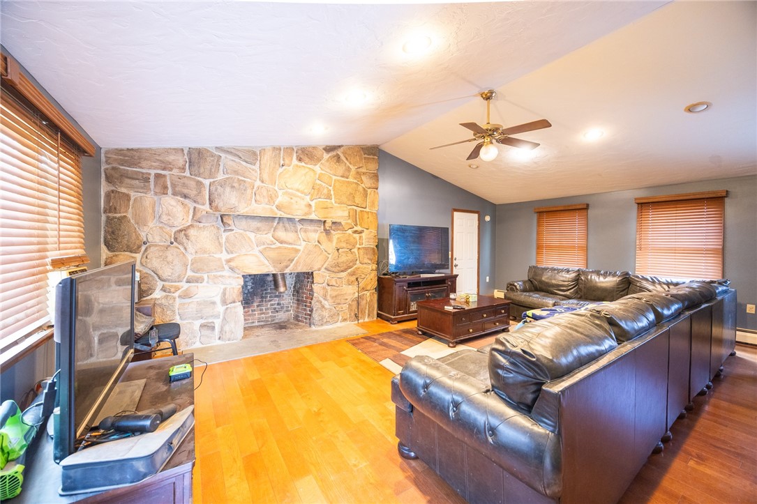 584 Hartford Pike