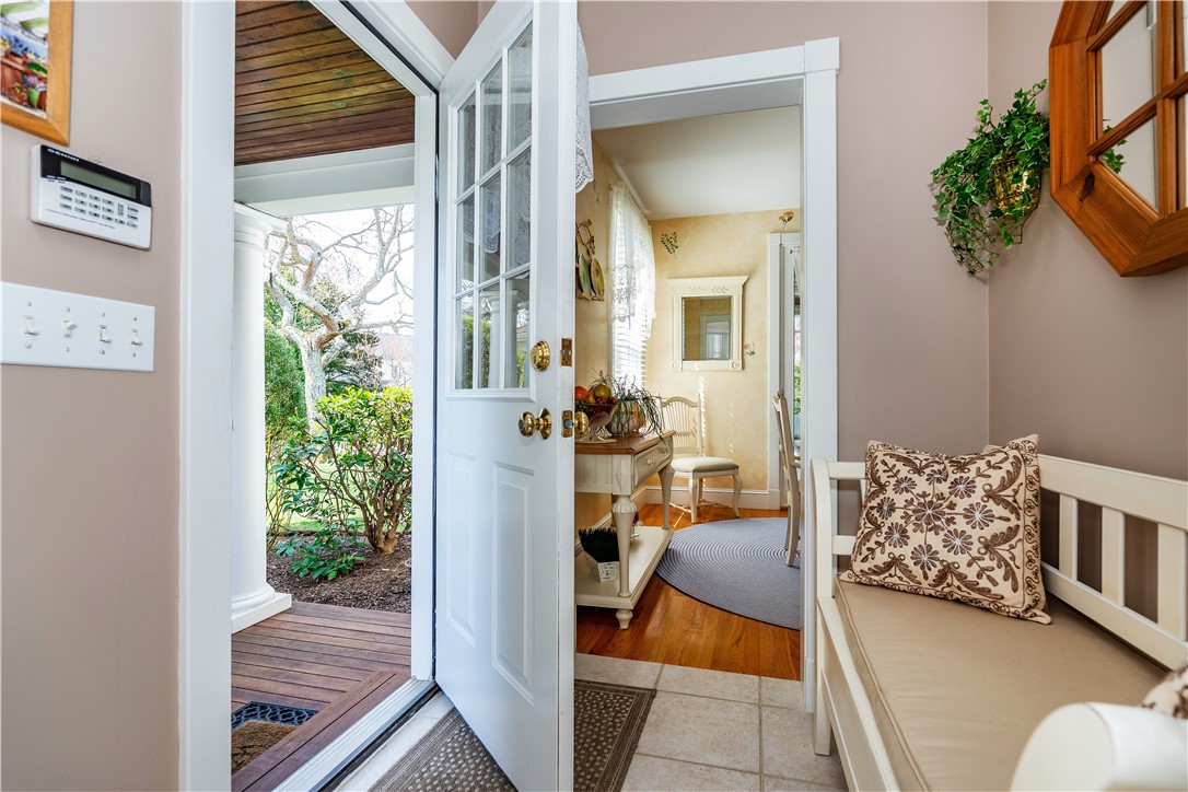 North Kingstown, Rhode Island 02852, United States, 3 Bedrooms Bedrooms, ,3 BathroomsBathrooms,Residential,Pending,121301