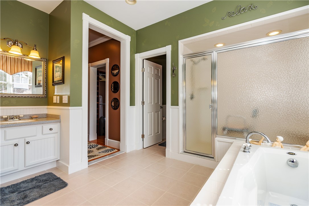 North Kingstown, Rhode Island 02852, United States, 3 Bedrooms Bedrooms, ,3 BathroomsBathrooms,Residential,Pending,121301