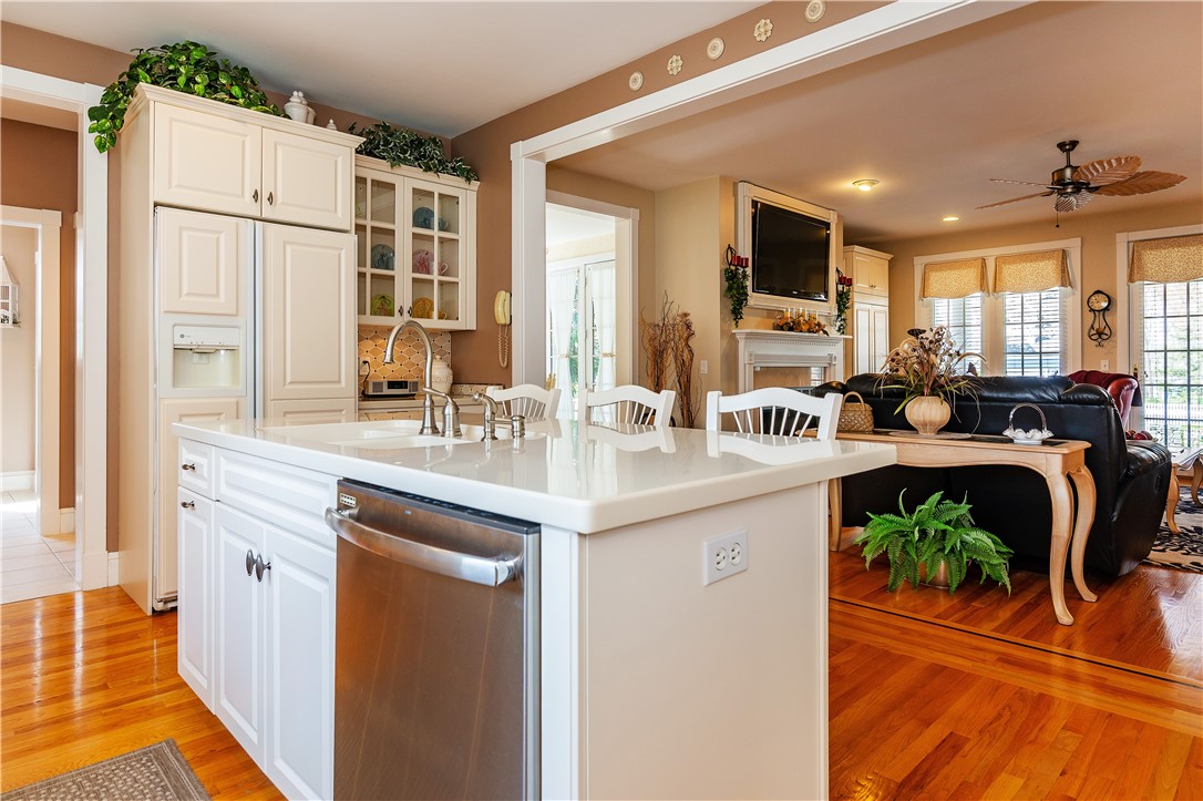 North Kingstown, Rhode Island 02852, United States, 3 Bedrooms Bedrooms, ,3 BathroomsBathrooms,Residential,Pending,121301