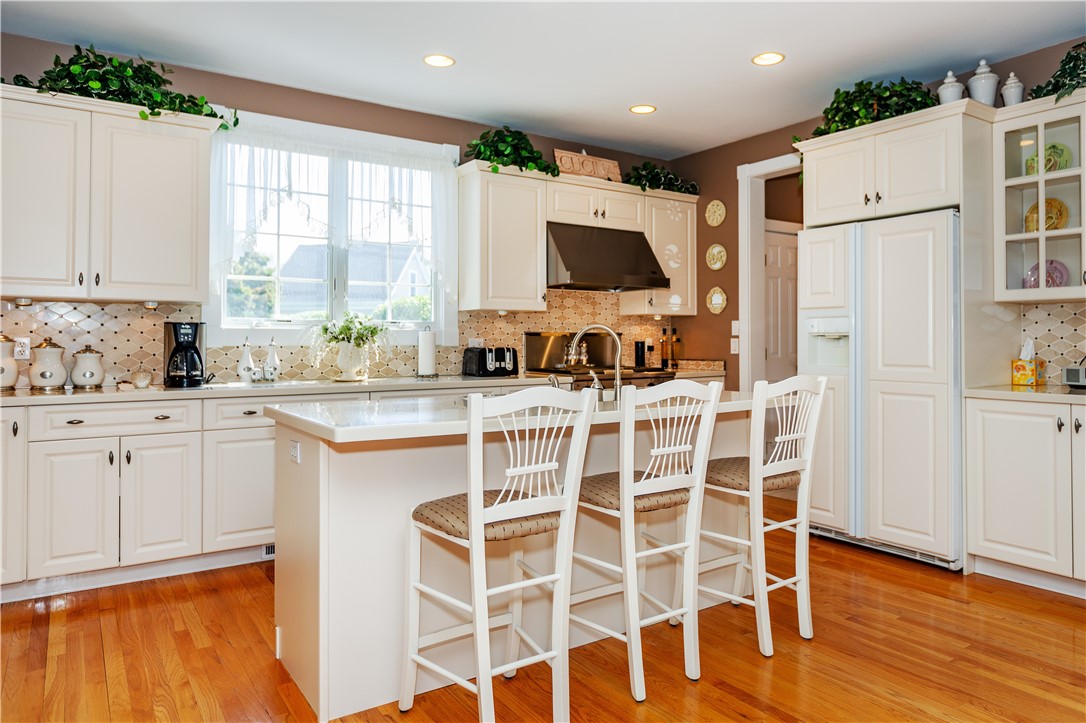 North Kingstown, Rhode Island 02852, United States, 3 Bedrooms Bedrooms, ,3 BathroomsBathrooms,Residential,Pending,121301