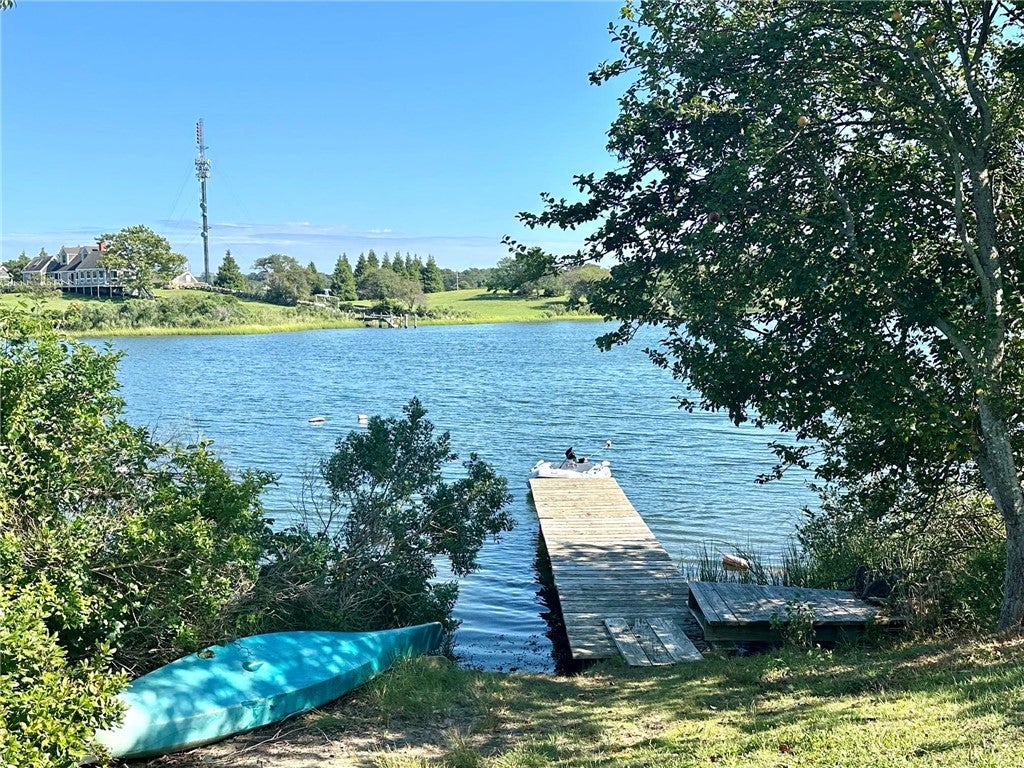 1207 West Side Road