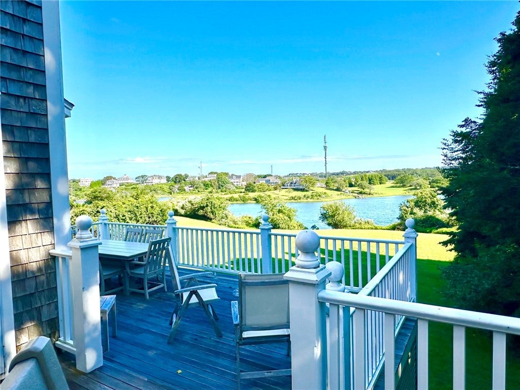 1207 West Side Road