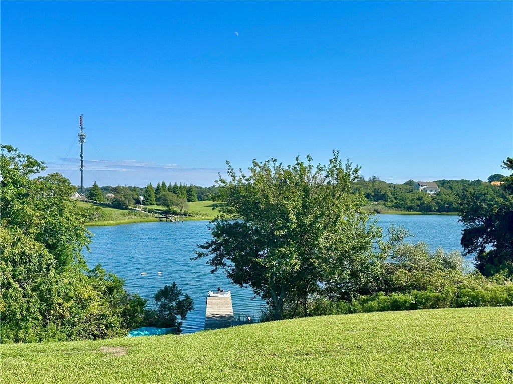 1207 West Side Road
