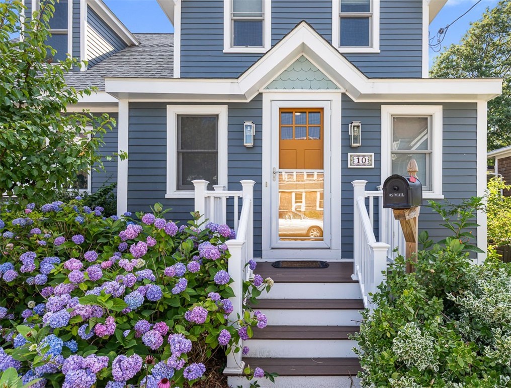 10 Blanding Avenue