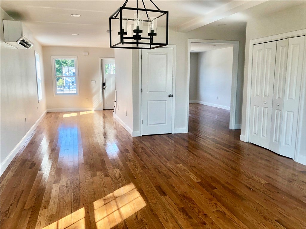 27 Hoppin Avenue