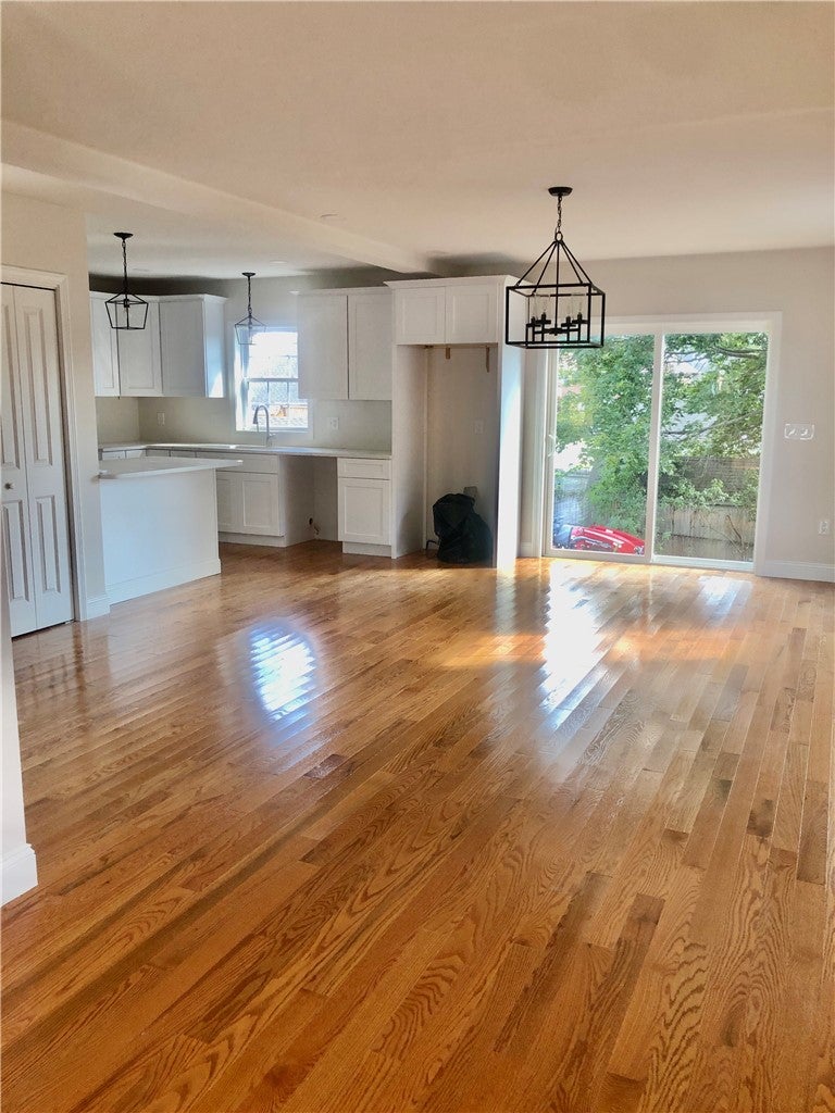 27 Hoppin Avenue