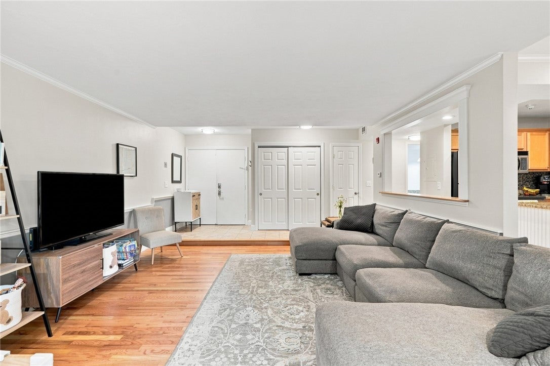 125 Van Zandt Avenue 201