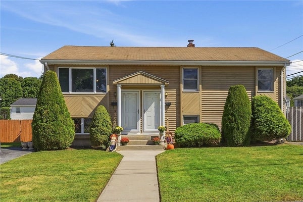 213 VILLA AVE, NORTH PROVIDENCE, RI 02904 - Image 2220ef3f5866efd44a0597ed72c72efc/2951885196