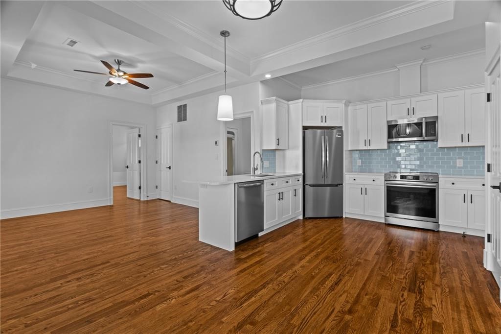 18 State Street 2E