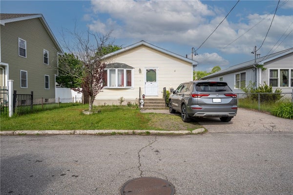 102 KENMORE ST, PAWTUCKET, RI 02861 - Image 2268bfb5d82aa6b0a059b856bfc2024c/1793404933