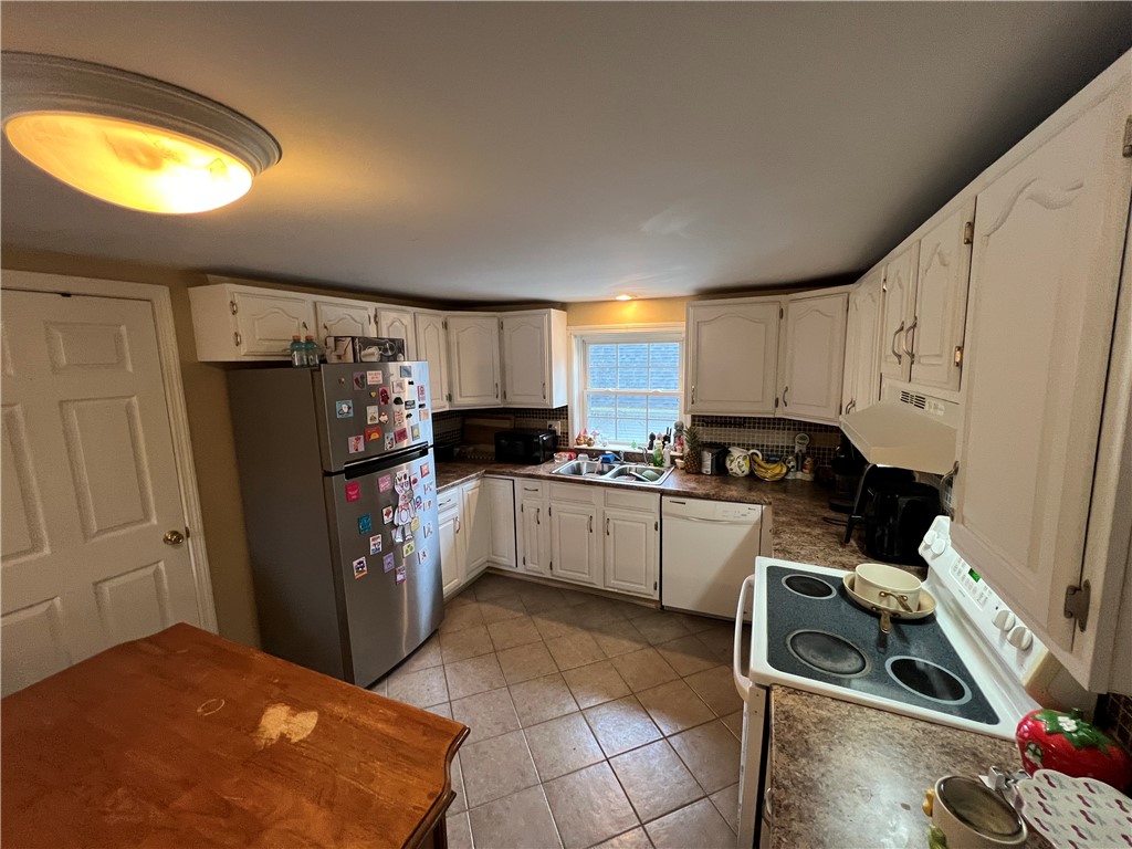 Coventry, Rhode Island 02816, United States, 4 Bedrooms Bedrooms, ,2 BathroomsBathrooms,Residential,Active,115030