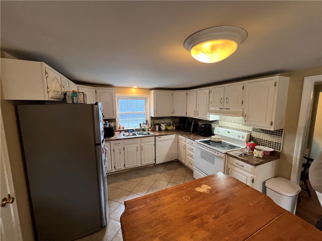 Coventry, Rhode Island 02816, United States, 4 Bedrooms Bedrooms, ,2 BathroomsBathrooms,Residential,Active,115030