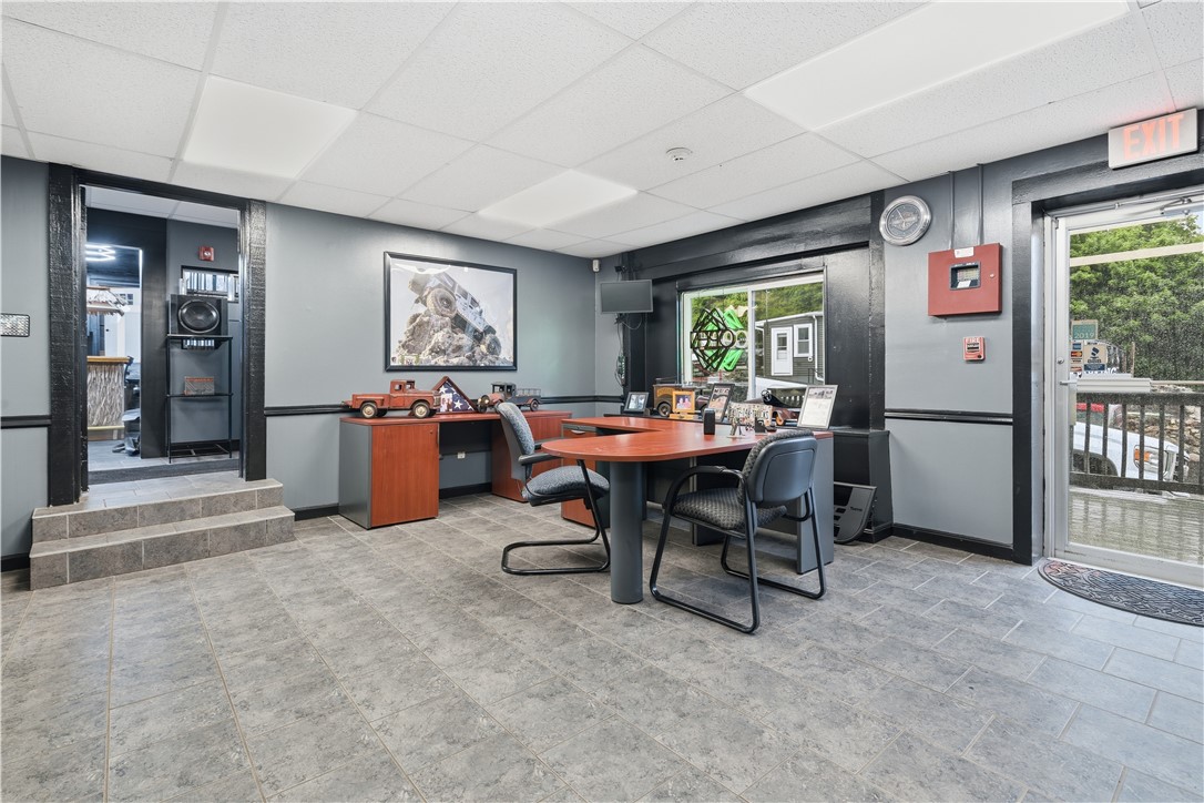 1097 Eddie Dowling Highway