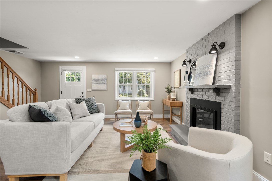 476 Green End Avenue