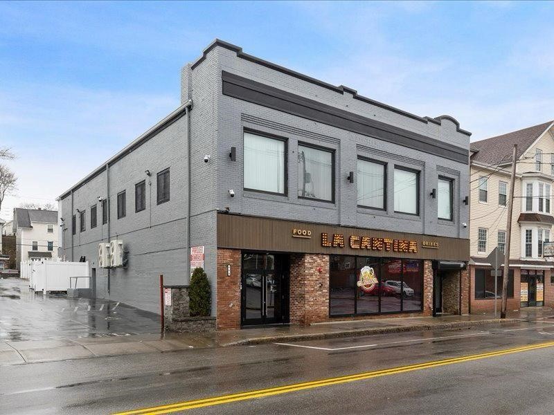 664 Dexter Street 8