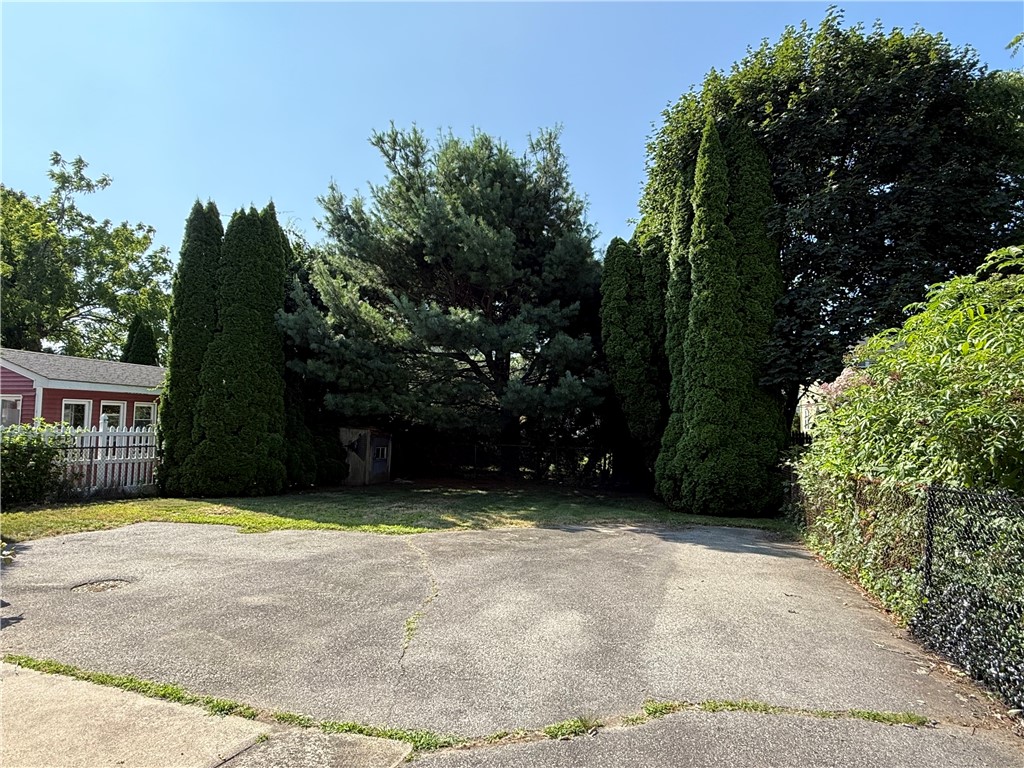 92 N Maple Avenue NE