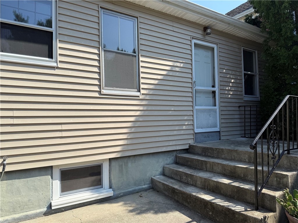 92 N Maple Avenue NE