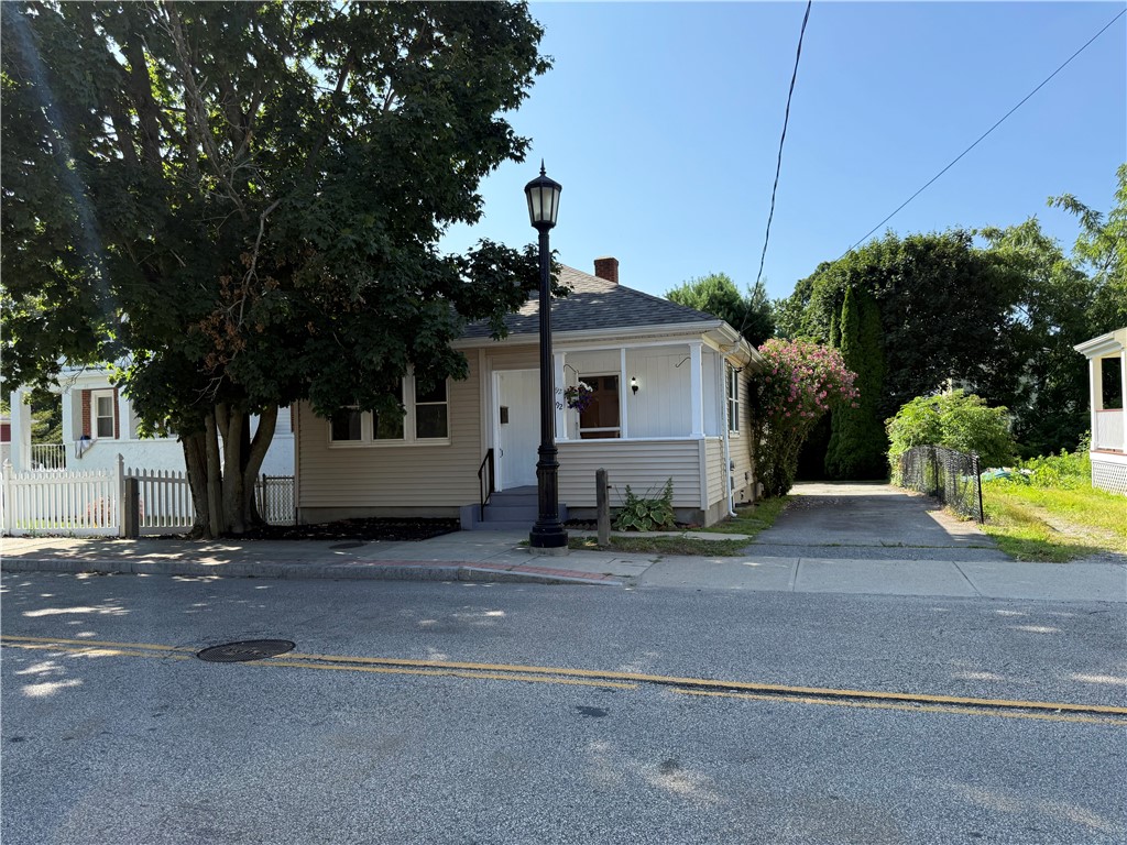 92 N Maple Avenue NE