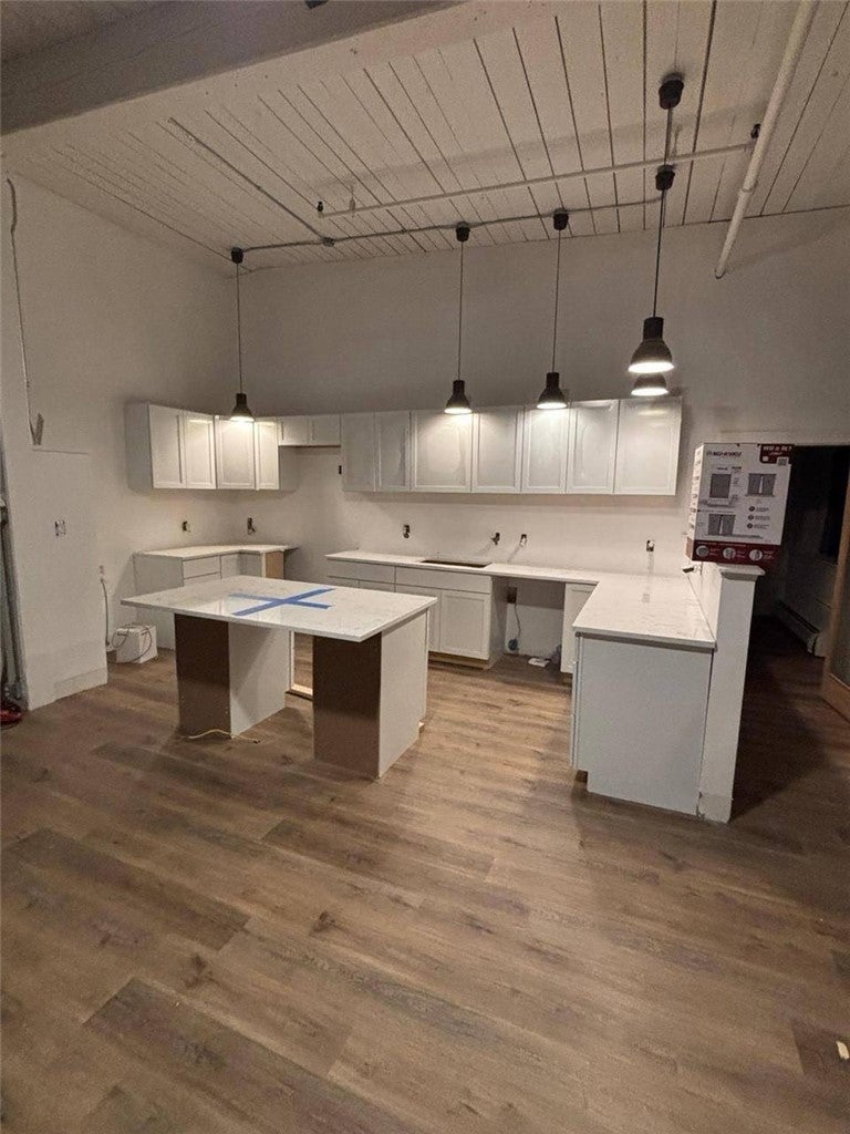 404 Roosevelt Avenue 401