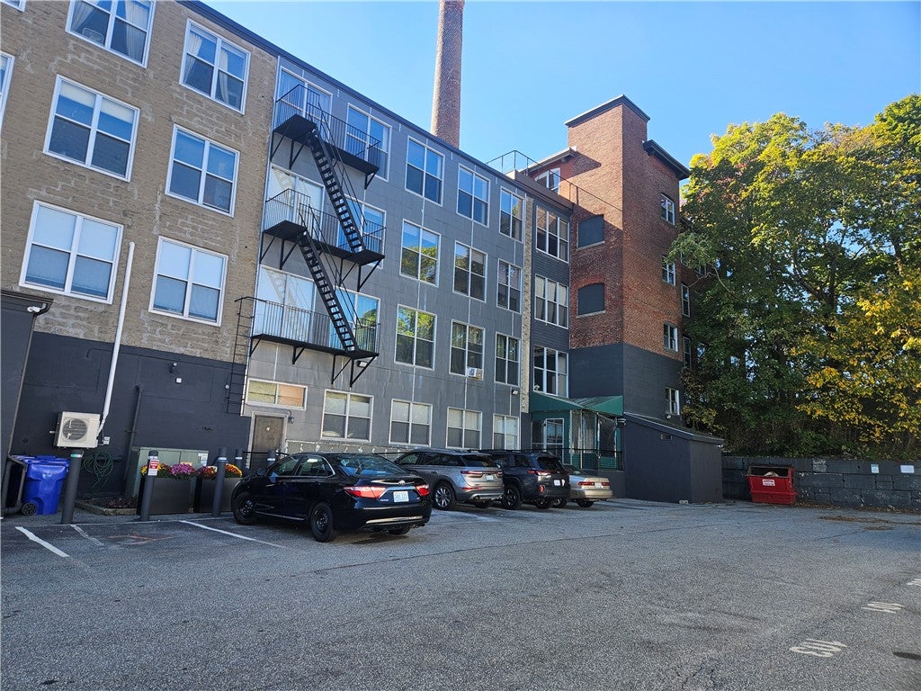 404 Roosevelt Avenue 401