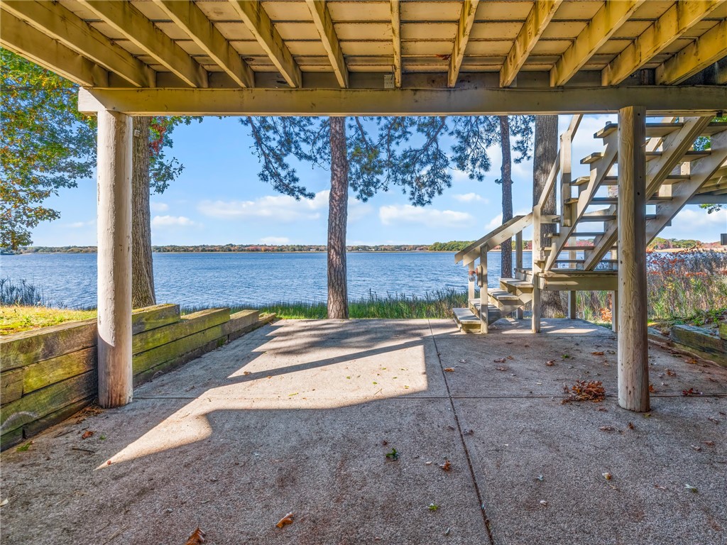 Barrington, Rhode Island, 02806, United States, 1 Bedroom Bedrooms, ,2 BathroomsBathrooms,Residential,Active,2010902