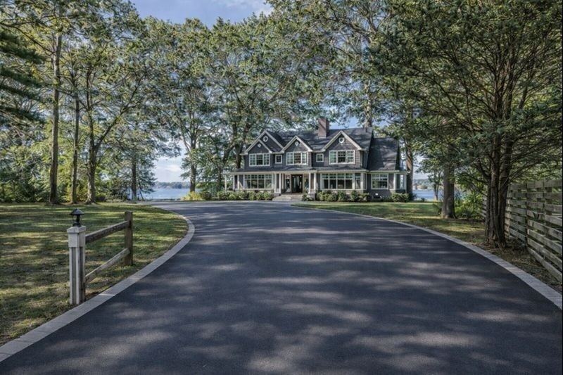 Barrington, Rhode Island, 02806, United States, 1 Bedroom Bedrooms, ,2 BathroomsBathrooms,Residential,Active,2010902