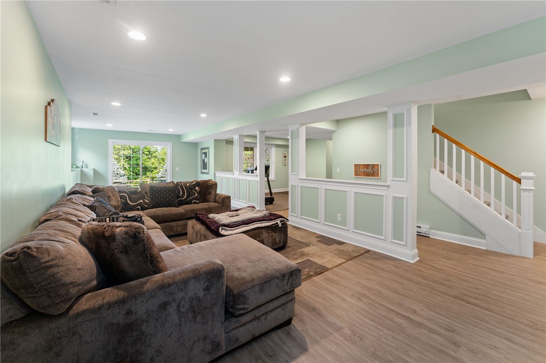 Cumberland, Rhode Island 02864, United States, 4 Bedrooms Bedrooms, ,3 BathroomsBathrooms,Residential,Active,178933