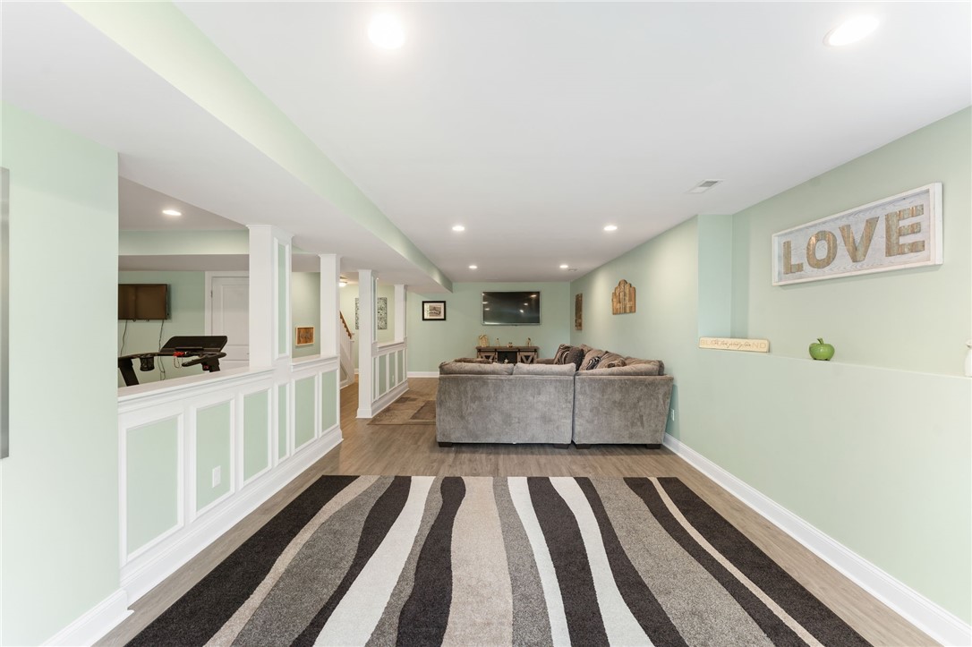 Cumberland, Rhode Island 02864, United States, 4 Bedrooms Bedrooms, ,3 BathroomsBathrooms,Residential,Active,178933