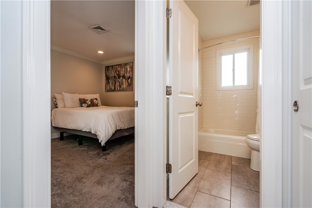 Warwick, Rhode Island 02886, United States, 2 Bedrooms Bedrooms, ,2 BathroomsBathrooms,Residential,Active,90661