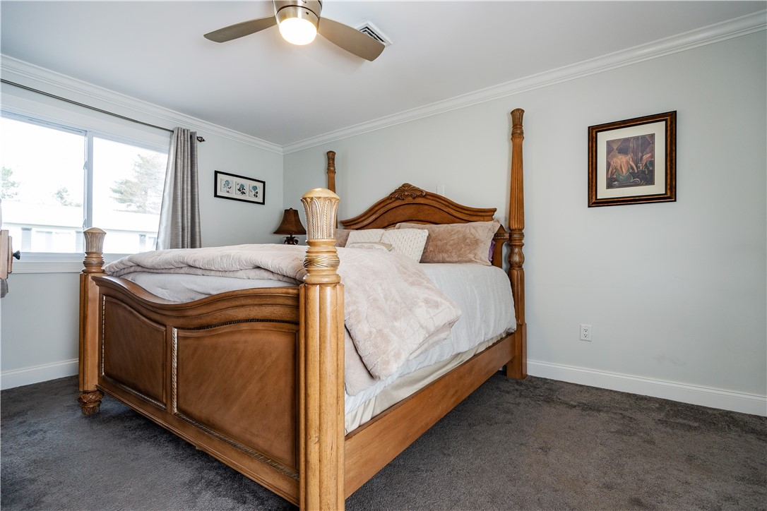 Warwick, Rhode Island 02886, United States, 2 Bedrooms Bedrooms, ,2 BathroomsBathrooms,Residential,Active,90661