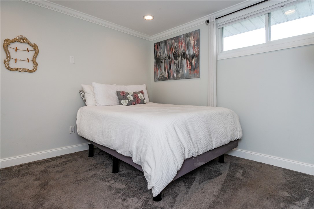 Warwick, Rhode Island 02886, United States, 2 Bedrooms Bedrooms, ,2 BathroomsBathrooms,Residential,Active,90661