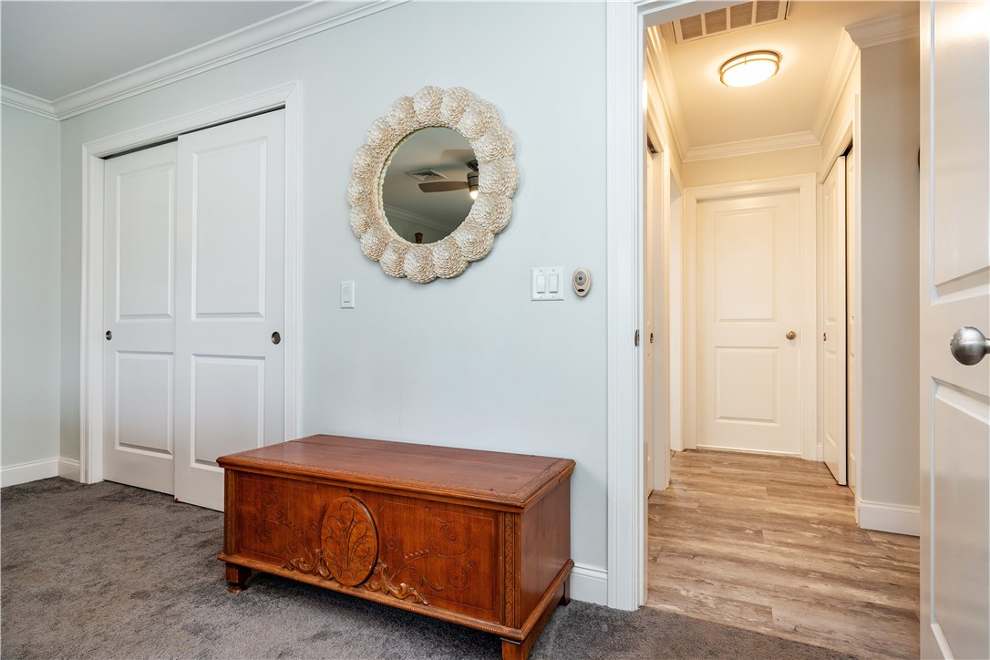 Warwick, Rhode Island 02886, United States, 2 Bedrooms Bedrooms, ,2 BathroomsBathrooms,Residential,Active,90661