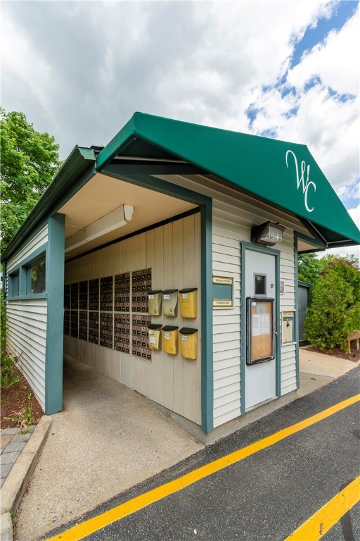 Warwick, Rhode Island 02886, United States, 2 Bedrooms Bedrooms, ,2 BathroomsBathrooms,Residential,Active,90661