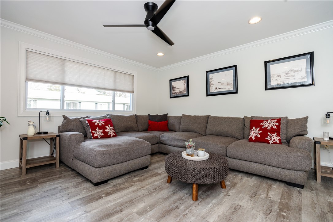 Warwick, Rhode Island 02886, United States, 2 Bedrooms Bedrooms, ,2 BathroomsBathrooms,Residential,Active,90661