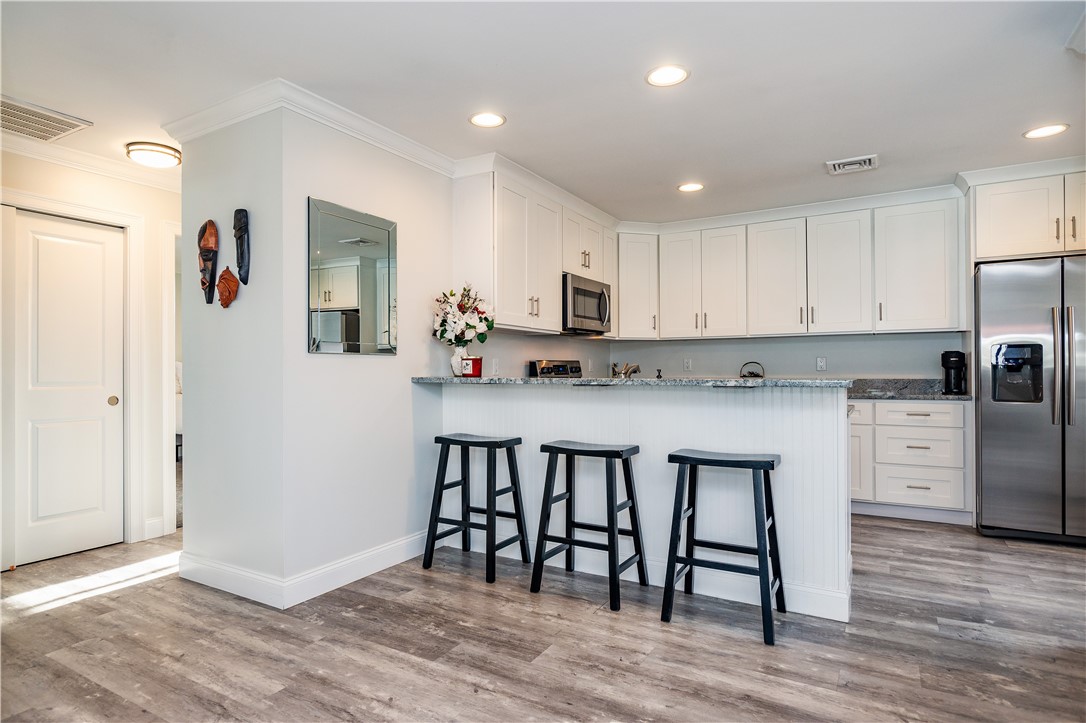 Warwick, Rhode Island 02886, United States, 2 Bedrooms Bedrooms, ,2 BathroomsBathrooms,Residential,Active,90661