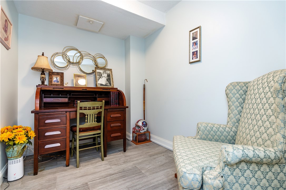 Warwick, Rhode Island 02886, United States, 2 Bedrooms Bedrooms, ,2 BathroomsBathrooms,Residential,Active,90661