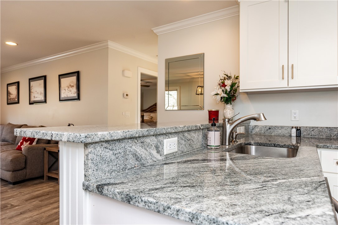 Warwick, Rhode Island 02886, United States, 2 Bedrooms Bedrooms, ,2 BathroomsBathrooms,Residential,Active,90661