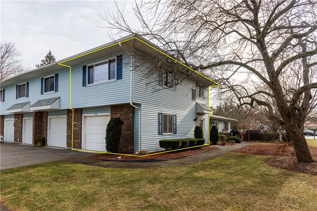 Warwick, Rhode Island 02886, United States, 2 Bedrooms Bedrooms, ,2 BathroomsBathrooms,Residential,Active,90661