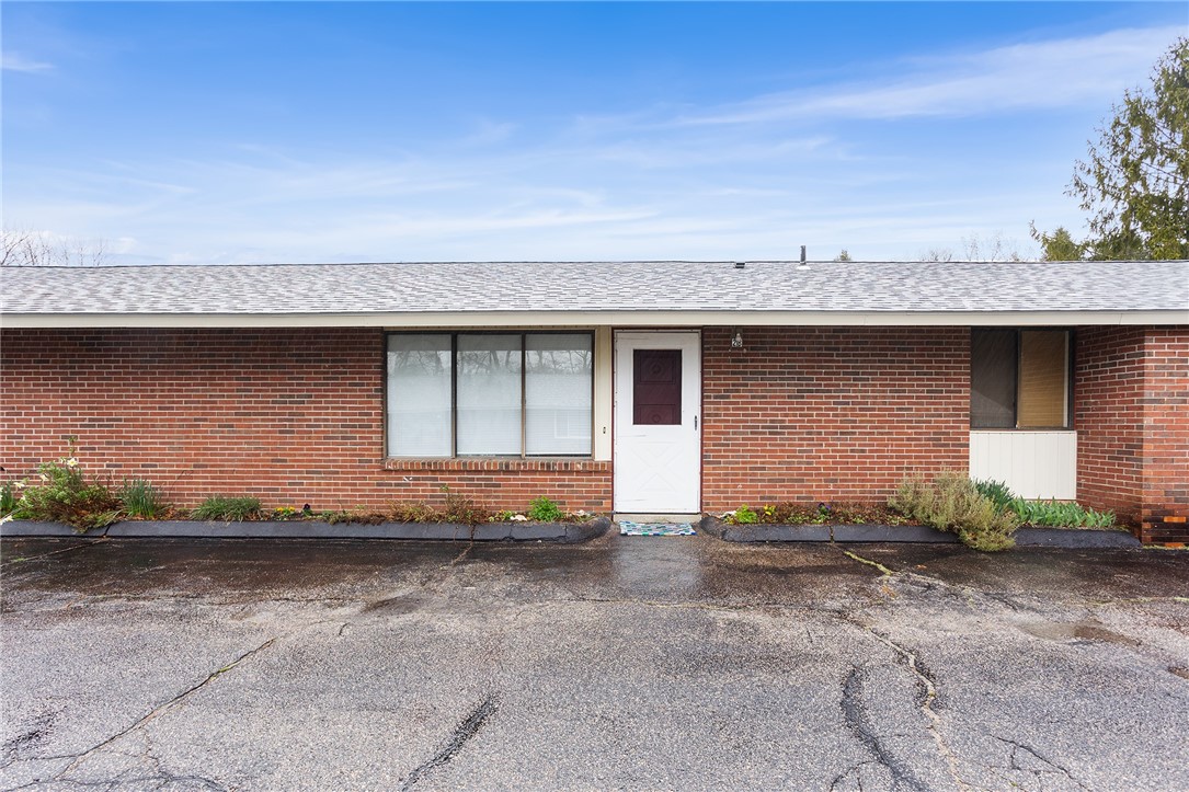 40 Kingsland Court 2B