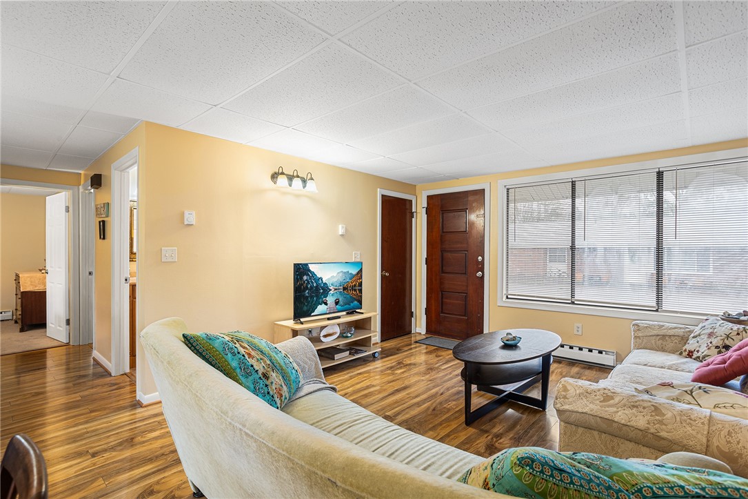 40 Kingsland Court 2B