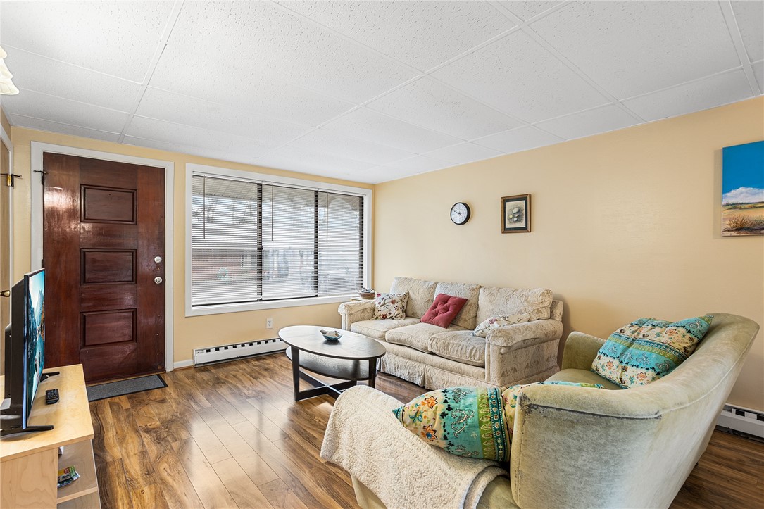 40 Kingsland Court 2B