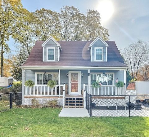 11 Woodside Avenue Cumberland RI 02864