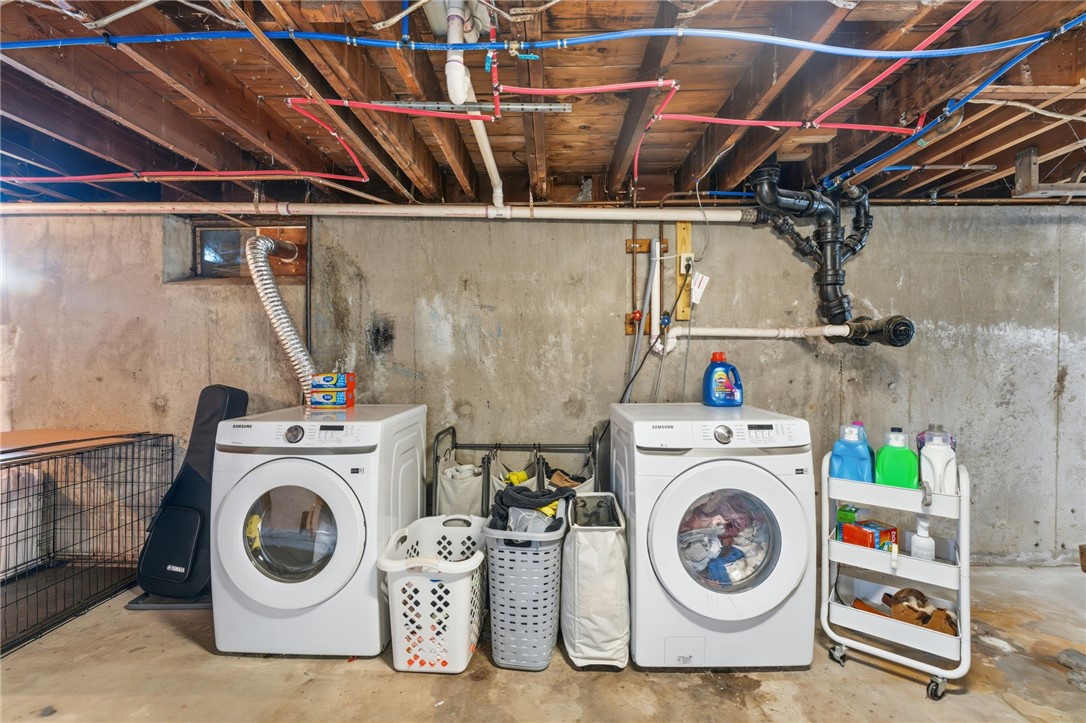 Warwick, Rhode Island 02889, United States, 3 Bedrooms Bedrooms, ,1 BathroomBathrooms,Residential,Active,246008