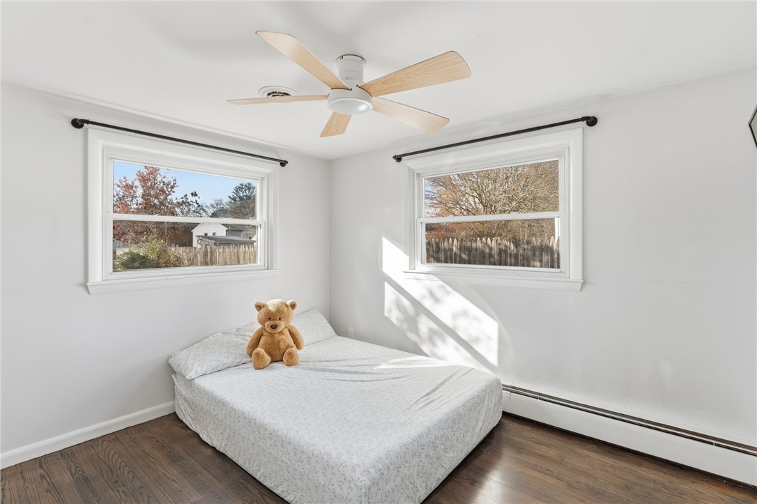 Warwick, Rhode Island 02889, United States, 3 Bedrooms Bedrooms, ,1 BathroomBathrooms,Residential,Active,246008