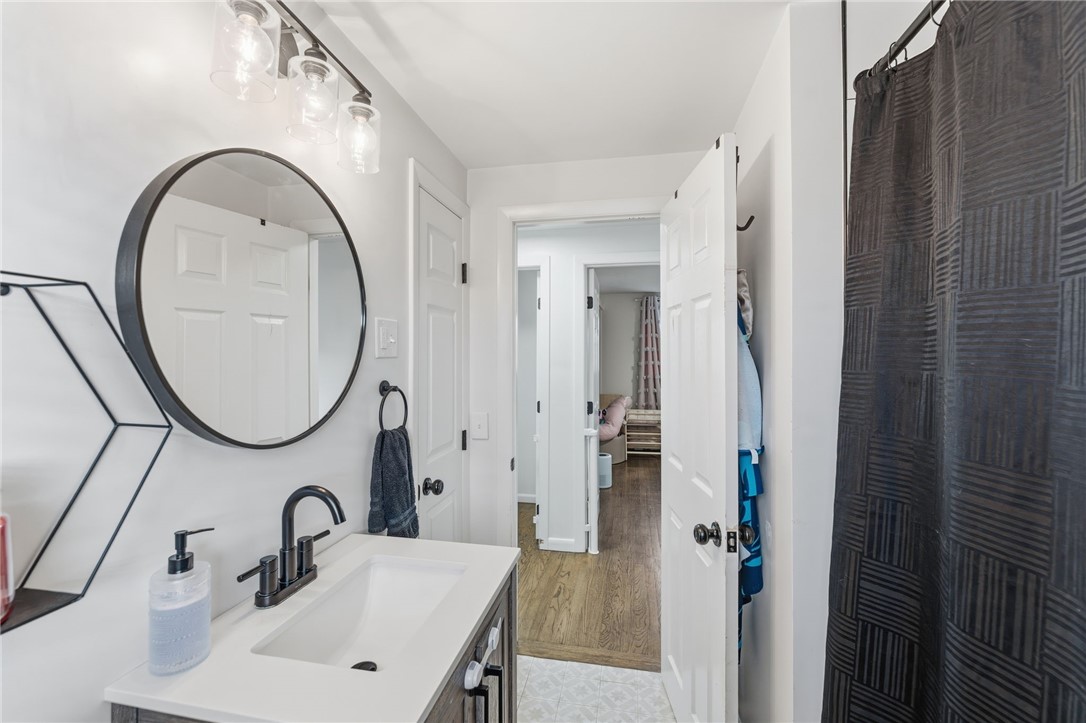 Warwick, Rhode Island 02889, United States, 3 Bedrooms Bedrooms, ,1 BathroomBathrooms,Residential,Active,246008