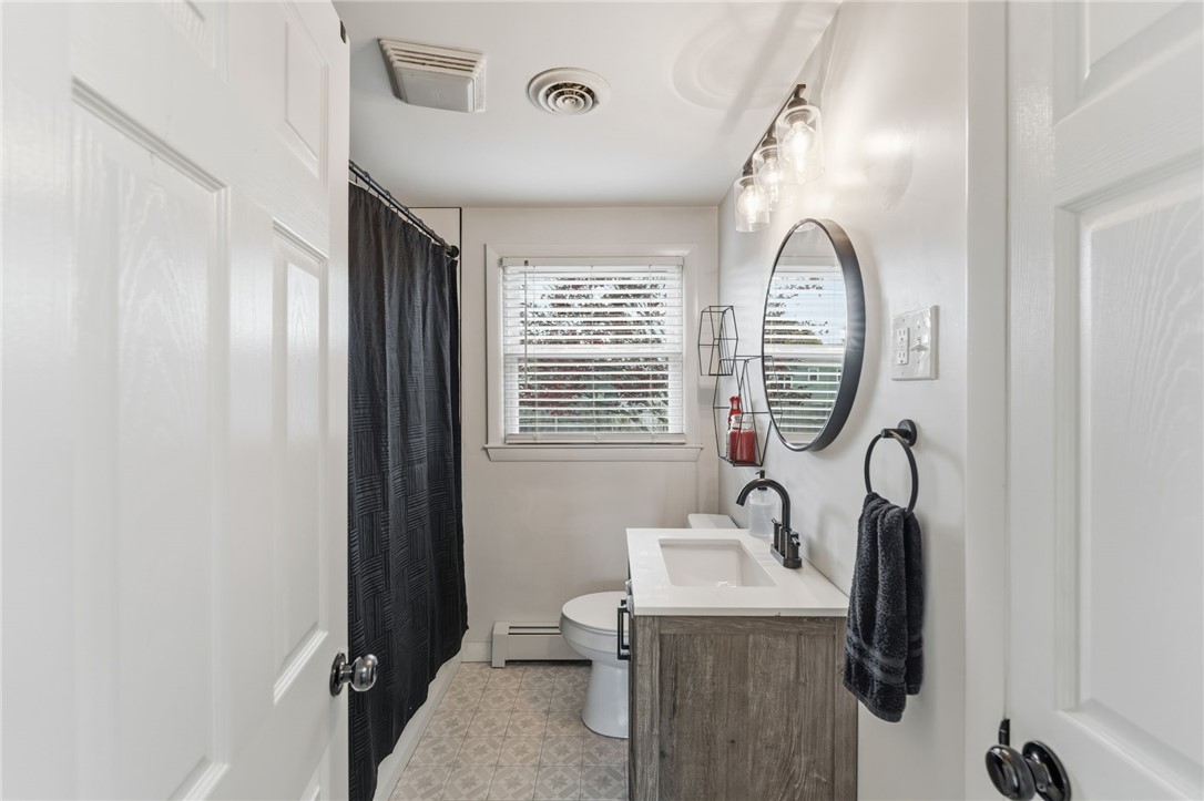 Warwick, Rhode Island 02889, United States, 3 Bedrooms Bedrooms, ,1 BathroomBathrooms,Residential,Active,246008