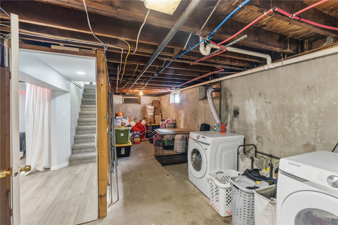 Warwick, Rhode Island 02889, United States, 3 Bedrooms Bedrooms, ,1 BathroomBathrooms,Residential,Active,246008